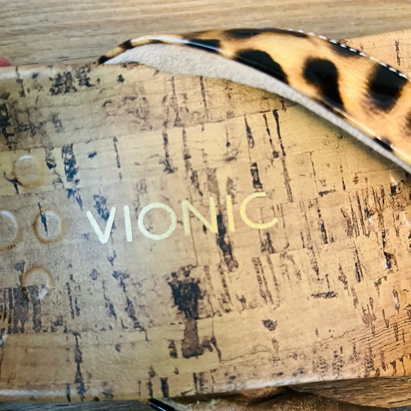 VIONIC ANIMAL PRINT SANDAL SIZE 9 - Picture 2 of 4